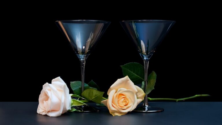 Cele Mai Delicioase Rețete de Cocktailuri pentru a Vă Răcori și a Vă Bucura în Serile de Vară