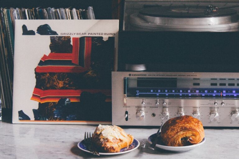 Povești din lumea muzicii indie: Descoperă talente noi și playlist-uri autentice