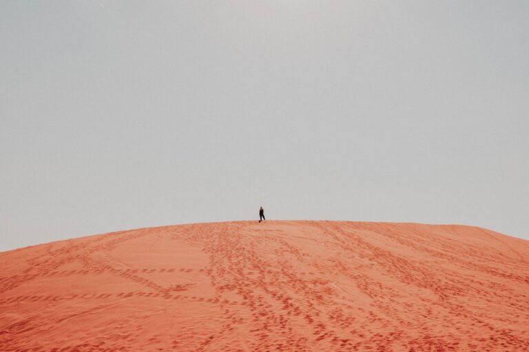 De ce visezi că ești într-o clădire necunoscută