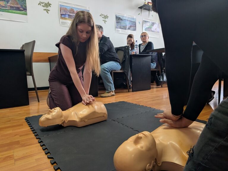 ASOCIAȚIA SUCCES A ORGANIZAT PE 15 NOIEMBRIE O SESIUNE INTENSIVĂ DE FORMARE: CURS DE PRIM AJUTOR ȘI CURS DE RECOLTARE PROBE BIOLOGICE